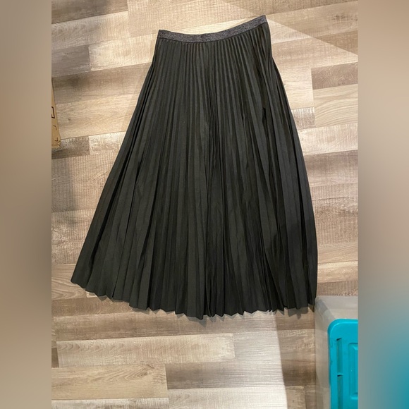 Uniqlo Dark Gray Pleated Maxi Skirt size Medium - Picture 7 of 8
